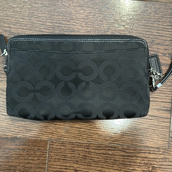 Vintage Coach Wristlet - Picture 6 of 9
